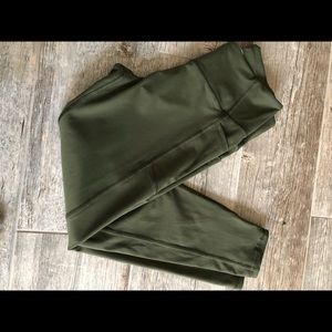 Green Victoria’s Secret knockout 7/8 leggings